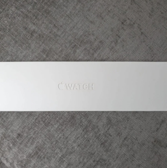 Apple Watch Series 8 (GPS) 45mm Aluminum Case with White Sport Band M/L - Silver - Picture 4 of 4